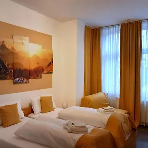 hotel-karolinger.topcolognehotels.com/